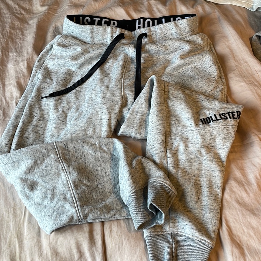 Hollister joggers